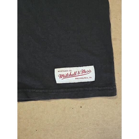 Mitchell‎ & Ness Chicago T Shirt V Neck Red Trim Nostalgia Co. Menswear - Picture 3 of 9